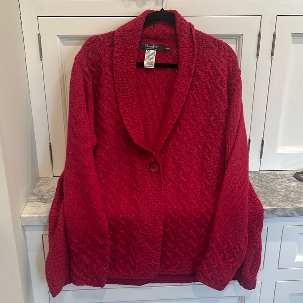 Islanders woman’s one button Cardigan